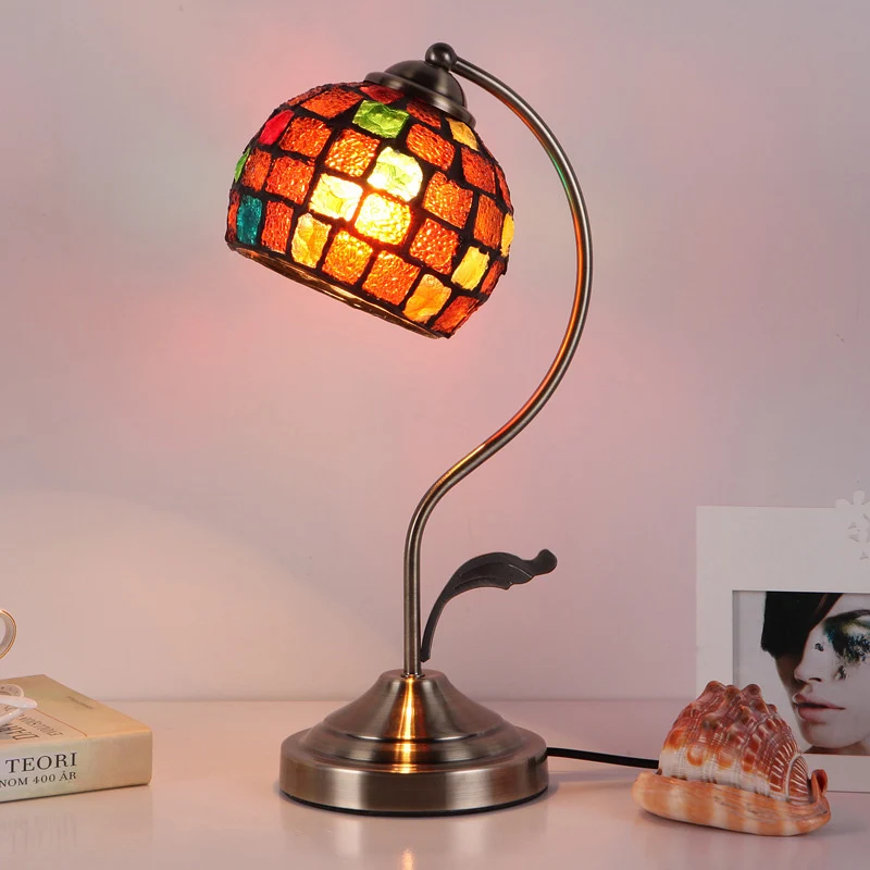 Traditional Tiffany Round Spherical Glass Hardware 1-Light Table Lamp For Living Room