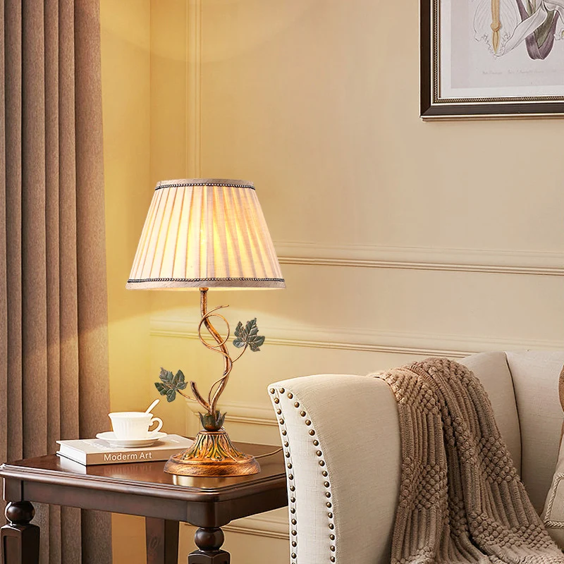 Traditional Farmhouse Fabric Iron Leaf Curved Round 1-Light Table Lamp For Bedroom & Living Room