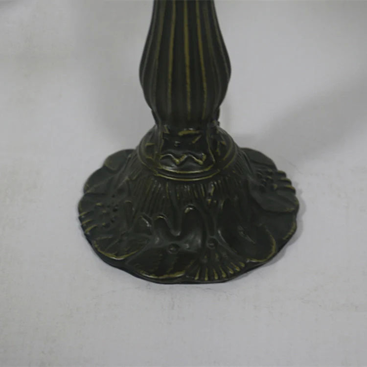 Traditional Tiffany Glass & Zinc Alloy Diamond Dome 1-Light Table Lamp For Bedroom & Living Room