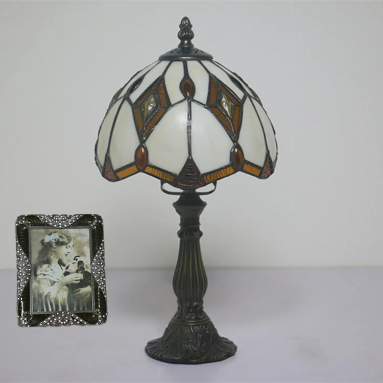 Traditional Tiffany Glass & Zinc Alloy Diamond Dome 1-Light Table Lamp For Bedroom & Living Room