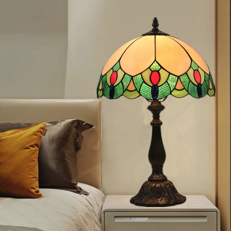 Traditional Tiffany Glass & Zinc Alloy Leaf Dome 1-Light Table Lamp For Bedroom & Living Room
