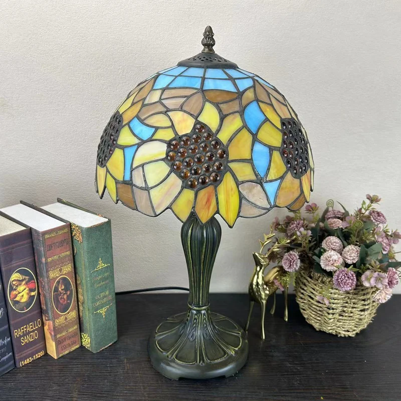 Traditional Tiffany Round Dome Flower Alloy Stained Glass 1-Light Table Lamp For Living Room