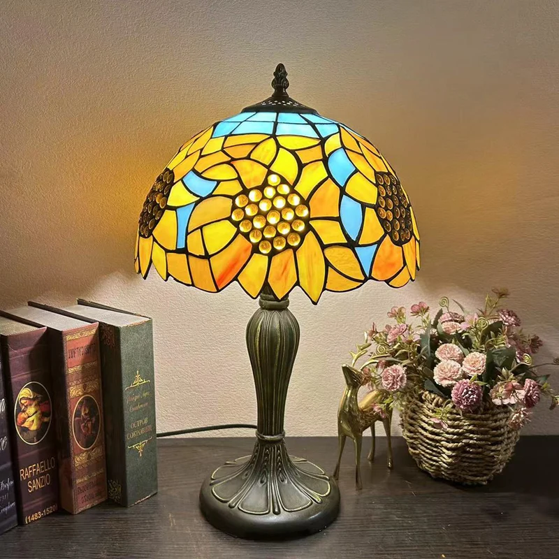Traditional Tiffany Round Dome Flower Alloy Stained Glass 1-Light Table Lamp For Living Room