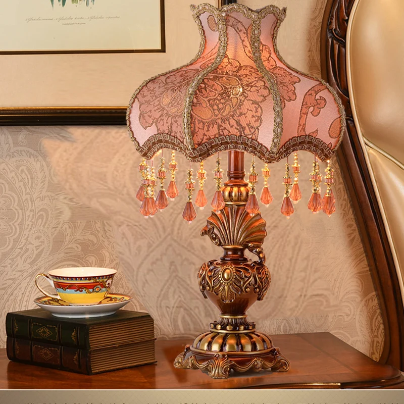 Traditional European Resin Polyester Fabric 1-Light Table Lamp For Bedroom