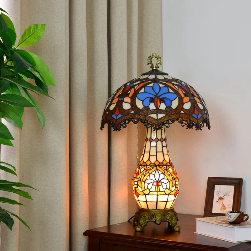 Traditional Vintage Floral Peach Heart Design Stained Glass 3-Light Table Lamp For Living Room