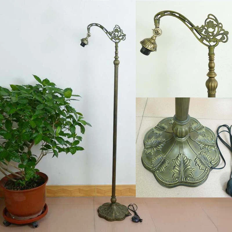 Traditional Tiffany Stained Glass Petal Shade 1-Light Standing Floor Lamp For Home Office