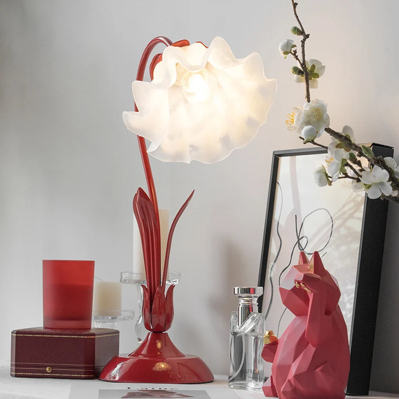 Traditional Chinese Iron Glass Floral Shade 1-Light Table Lamp For Bedroom