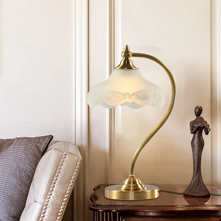 Traditional Vintage Brass Glass Floral-Shaped 1-Light Table Lamp For Living Room