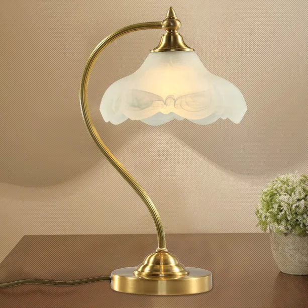 Traditional Vintage Brass Glass Floral-Shaped 1-Light Table Lamp For Living Room