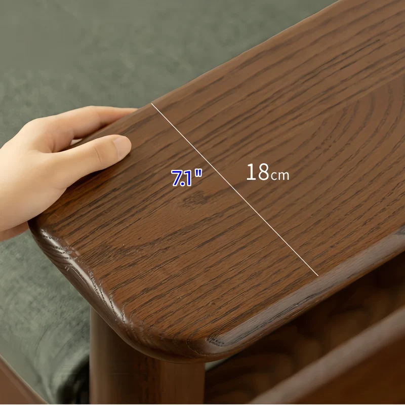 Sofá de madera maciza de roble con amplios reposabrazos, cajones de almacenamiento debajo y fundas extraíbles.