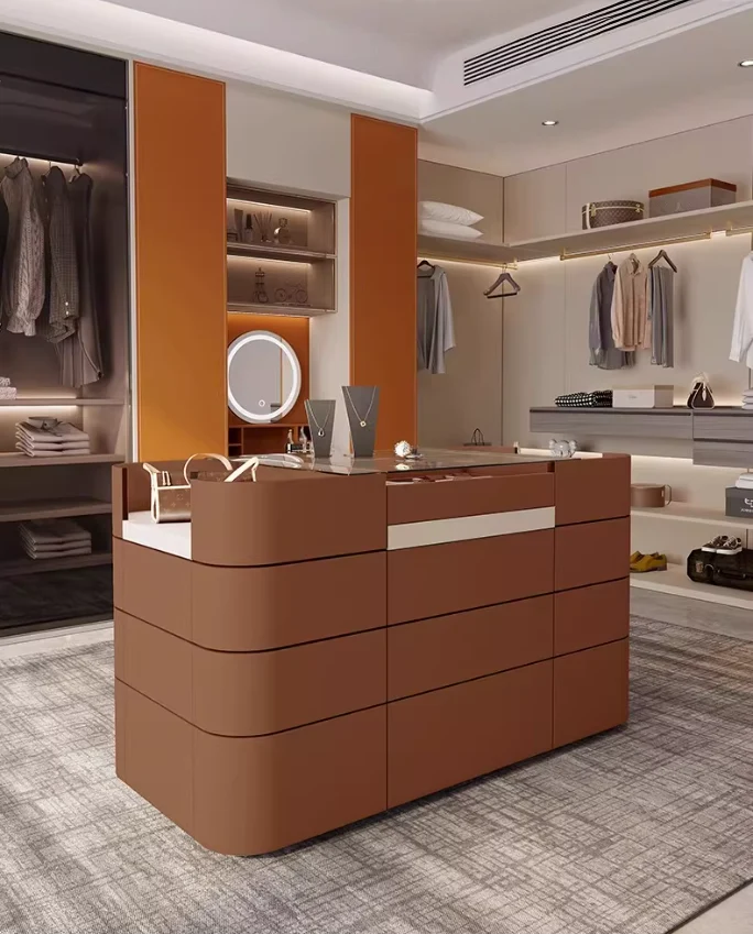 Armario de lujo ligero de cuero tipo silla de montar, vitrina para joyas con isla y 12 cajones