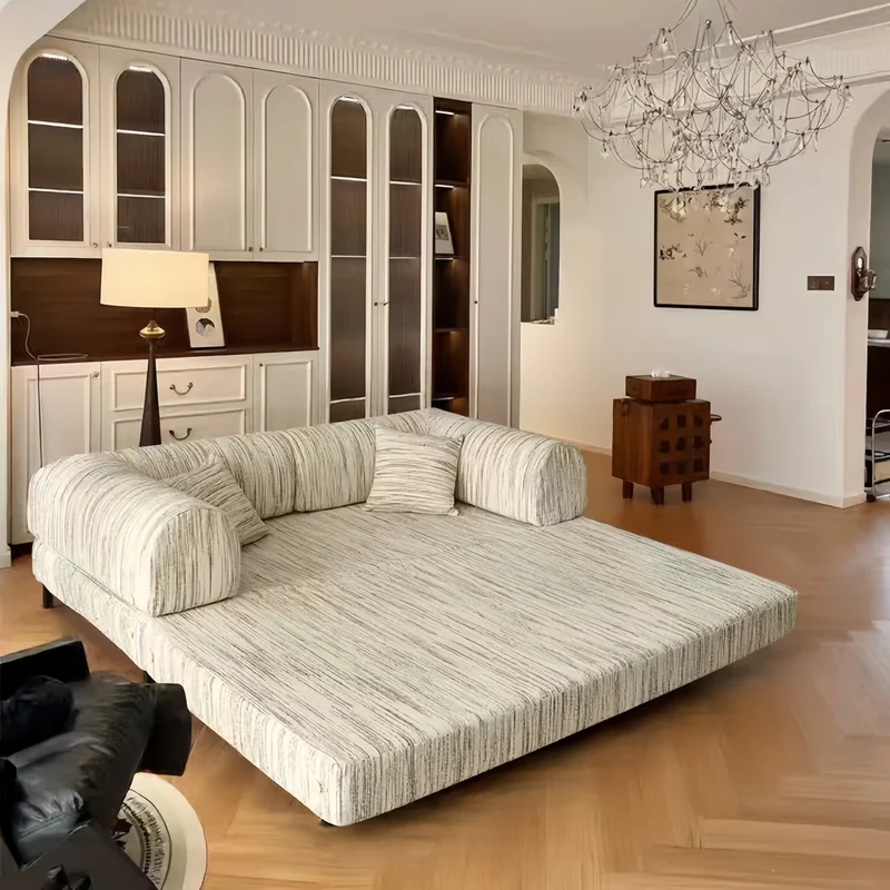 Sofá cama tapizado en tela de pana con estructura de metal