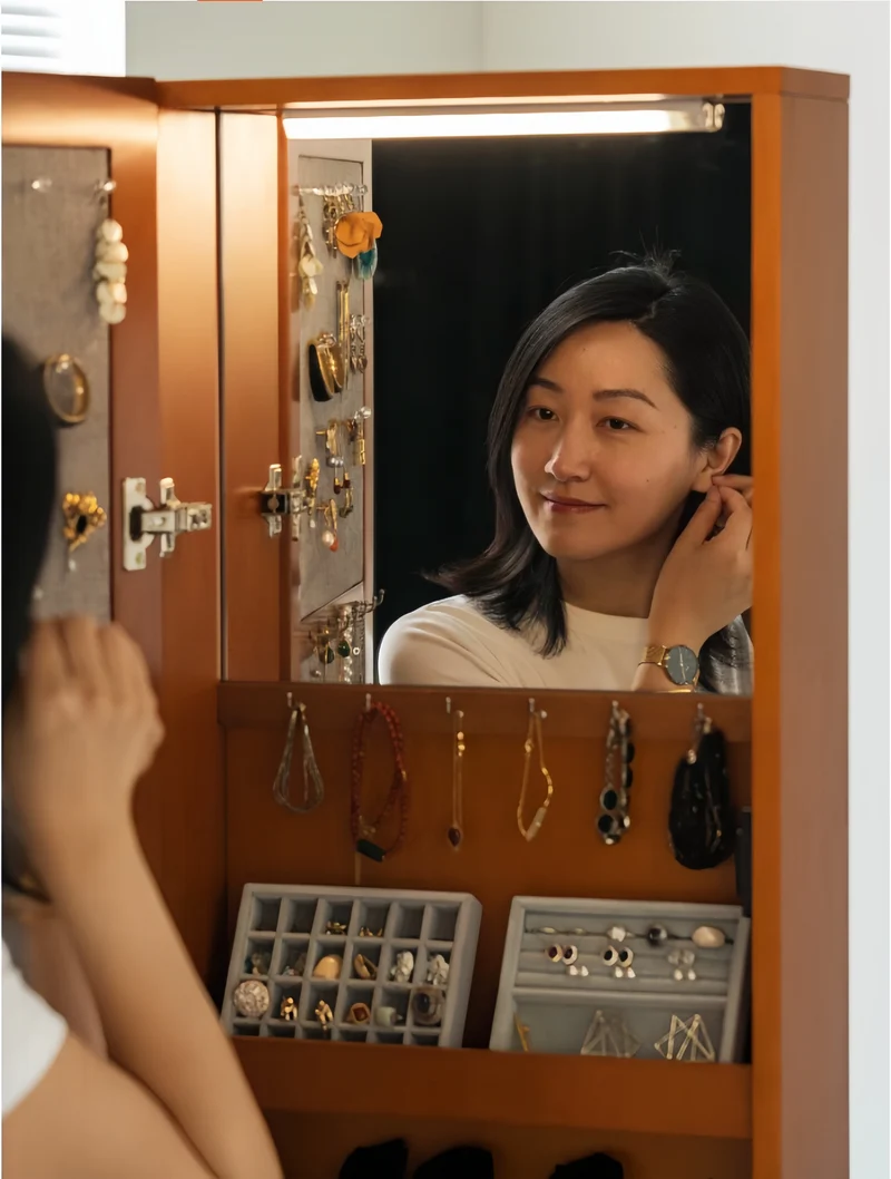 Organizador de joyas portátil con espejo de cuerpo entero y cerradura de huella dactilar.