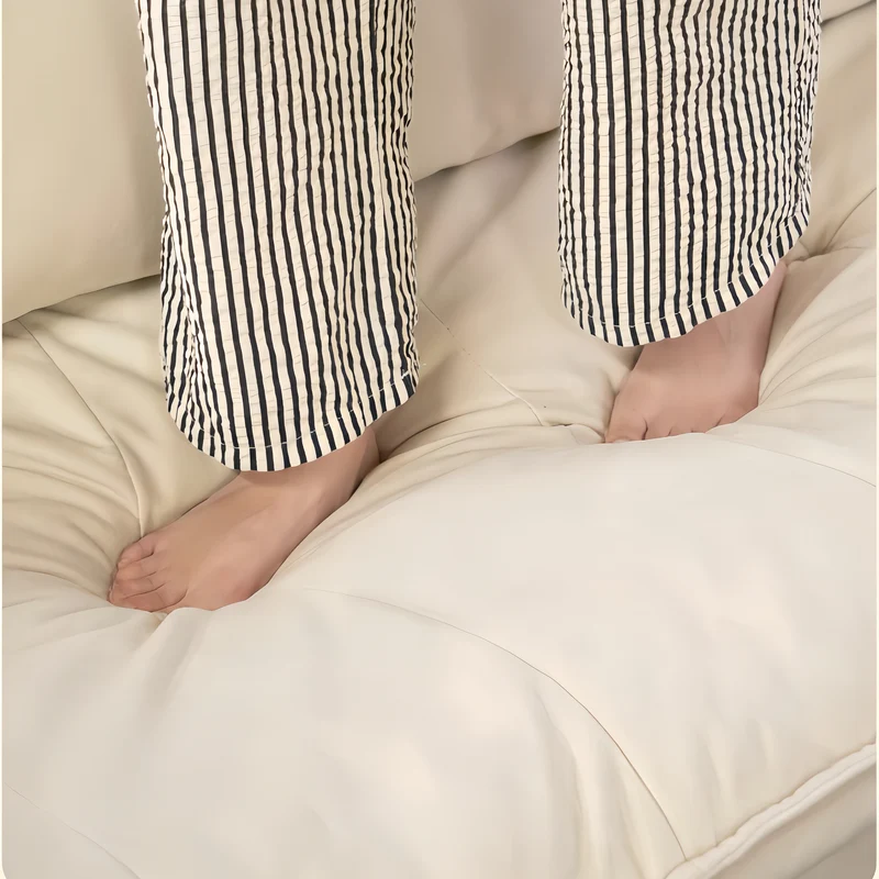 Sofá cama convertible FatCat de microfibra y terciopelo de gamuza con bolsillos laterales.