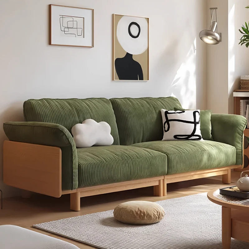 Sofá cama Japandi con estructura de madera maciza y tapizado en tela de pana.