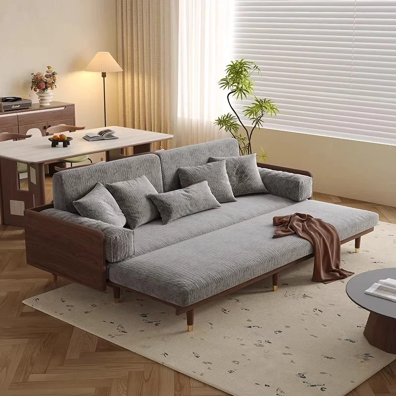 Sofá cama de madera maciza de fresno con tapizado de tela chenilla con estampado de trébol de cuatro hojas.