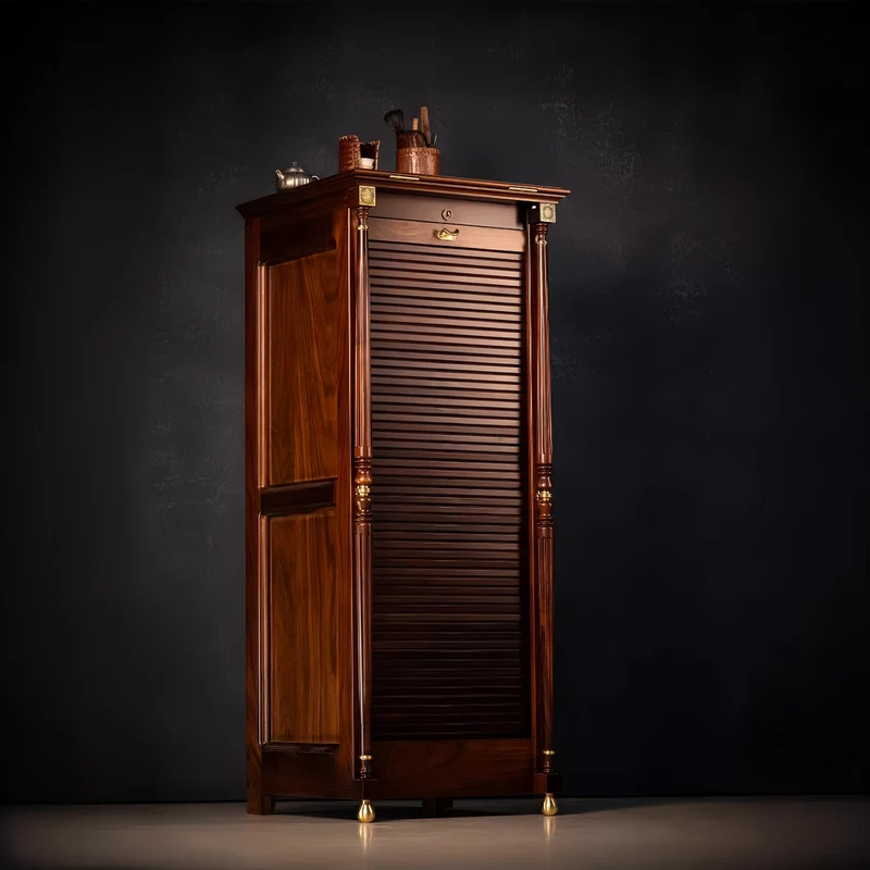 Vitrina vertical para joyas EASTLAKE de madera maciza de nogal con cortina enrollable de madera
