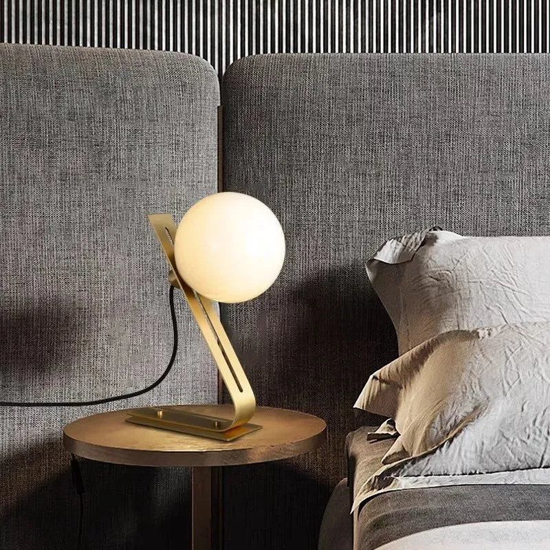 Modern Luxury Globe Iron Glass 1-Light Table Lamp For Bedroom