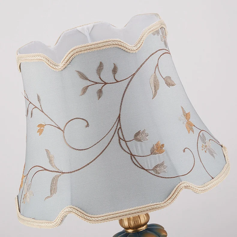 Traditional European Fabric Embroidery Round Shade Resin Carving Base 1-Light Table Lamp For Bedroom