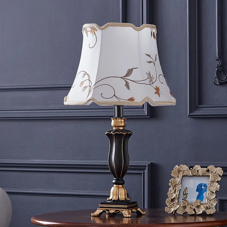 Traditional European Fabric Embroidery Round Shade Resin Carving Base 1-Light Table Lamp For Bedroom