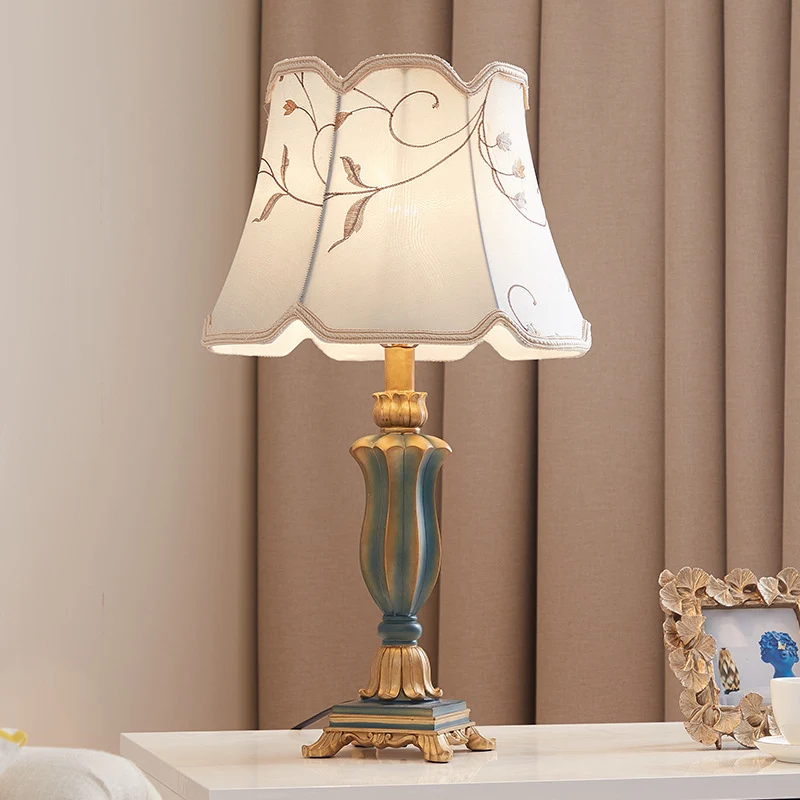 Traditional European Fabric Embroidery Round Shade Resin Carving Base 1-Light Table Lamp For Bedroom