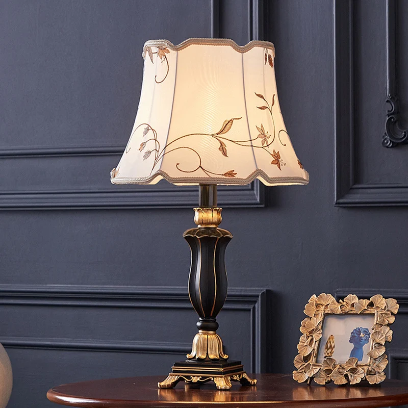 Traditional European Fabric Embroidery Round Shade Resin Carving Base 1-Light Table Lamp For Bedroom