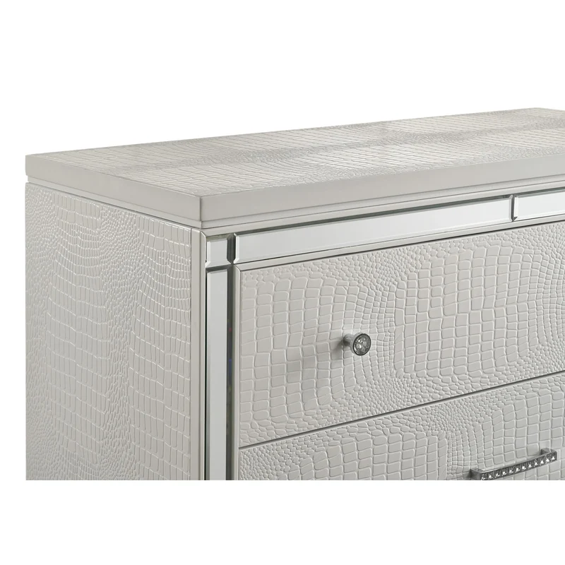 New Classic Furniture Valentino BA9698W Chest - White