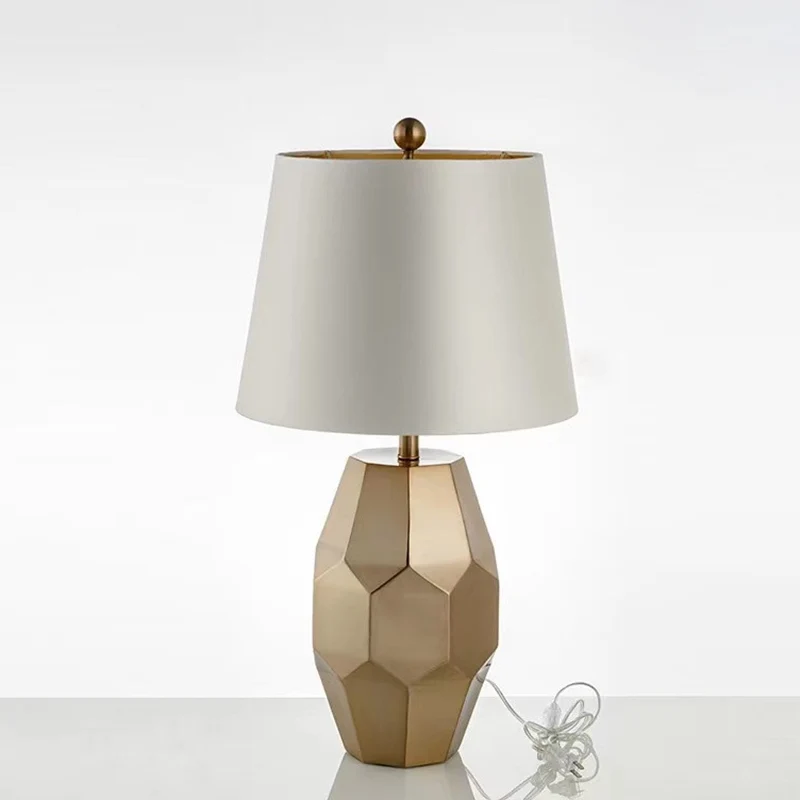 Modern Luxury Diamond Round Scalloped Linen Metal 1-Light Table Lamp For Living Room
