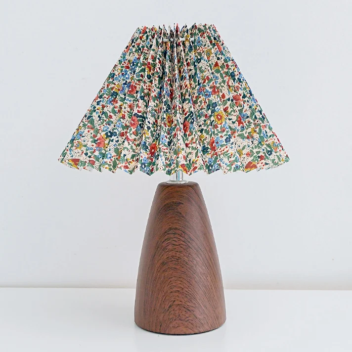 Traditional Vintage Scalloped Pleated Cone Fabric Wood LED Table Lamp For Living Room