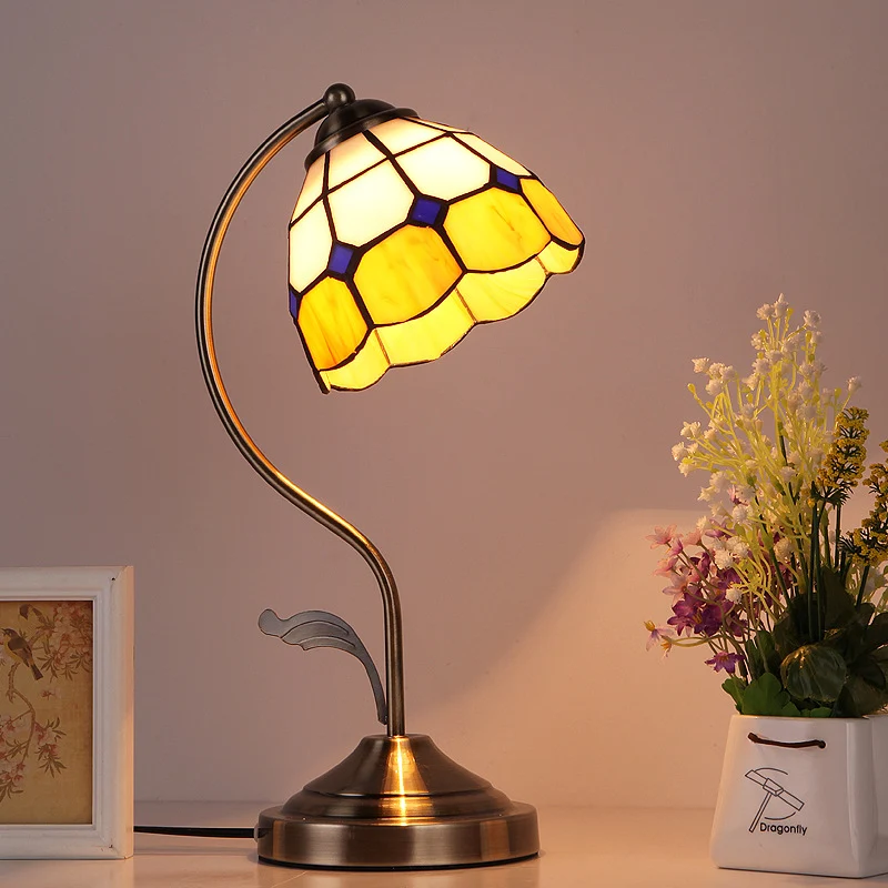 Traditional Tiffany Curved Pole Flower Shape Hardware Base Stained Glass 1-Light Table Lamp For Bedroom