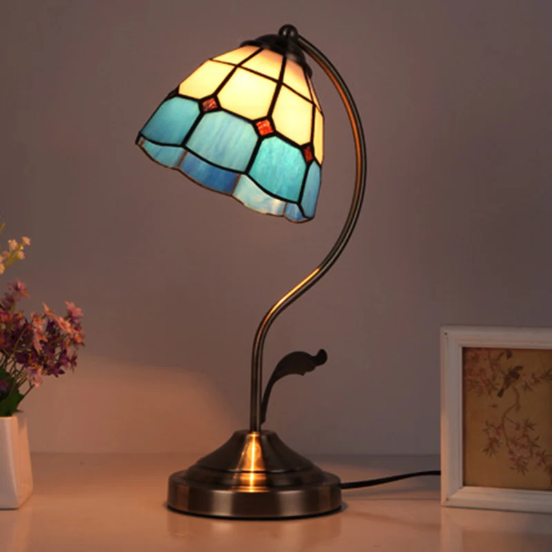 Traditional Tiffany Curved Pole Flower Shape Hardware Base Stained Glass 1-Light Table Lamp For Bedroom
