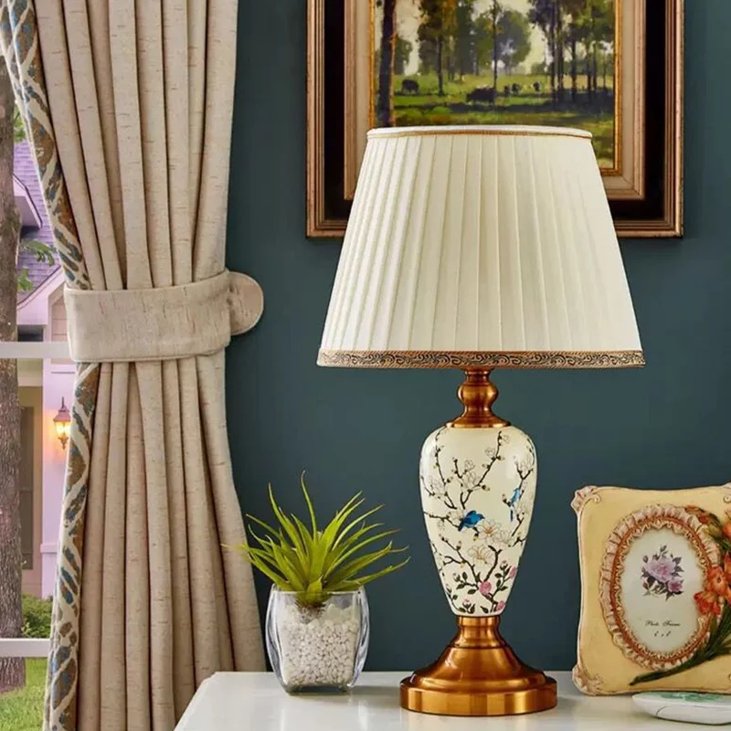Traditional Chinese Round Fan Leaves Fabric Ceramic 1-Light Table Lamp For Living Room