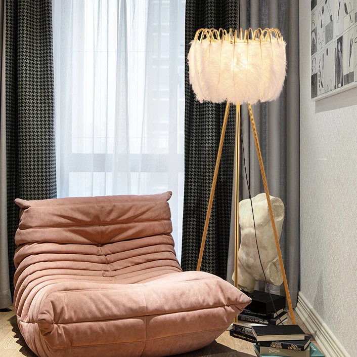 Contemporary Creative Curved Round Natural Feather Iron 1-Light Standing Floor Lamp For Living Room