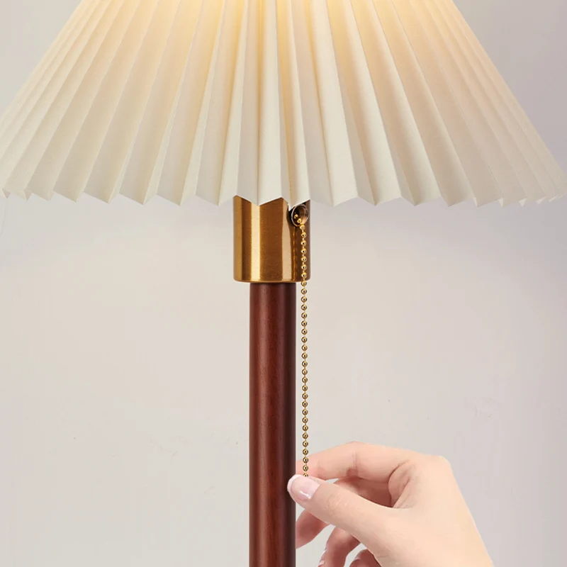 Traditional Vintage Scalloped Pleated Round PVC Solid Wood 1-Light Table Lamp For Living Room