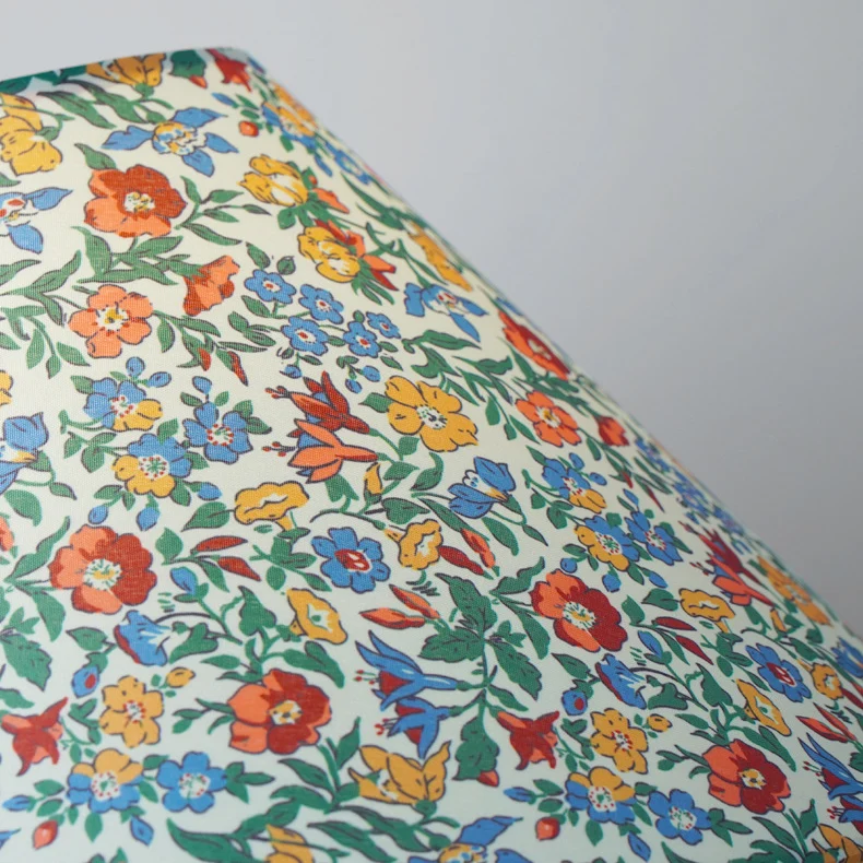 Traditional Japanese Scalloped Round Floral Fabric Wood 1-Light Table Lamp For Living Room
