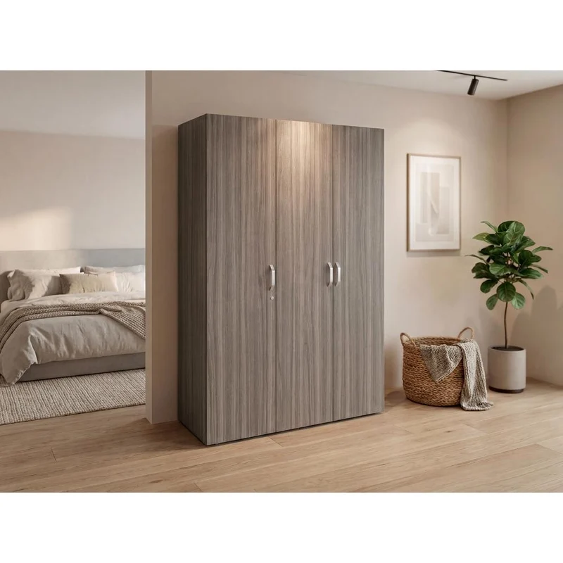 Clóset Roko, Avellana y Blanco, con Tres Puertas Abatibles con Cerradura y Variedad de Entrepaños