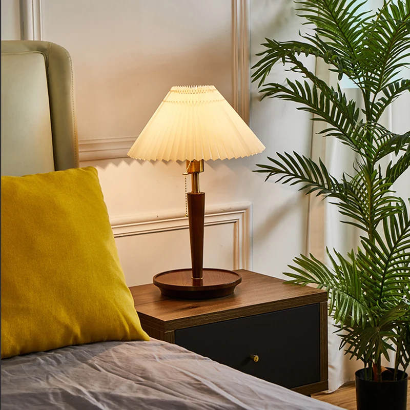 Traditional Vintage Umbrella Pleated Round Fabric Wood Hardware 1-Light Table Lamp For Living Room