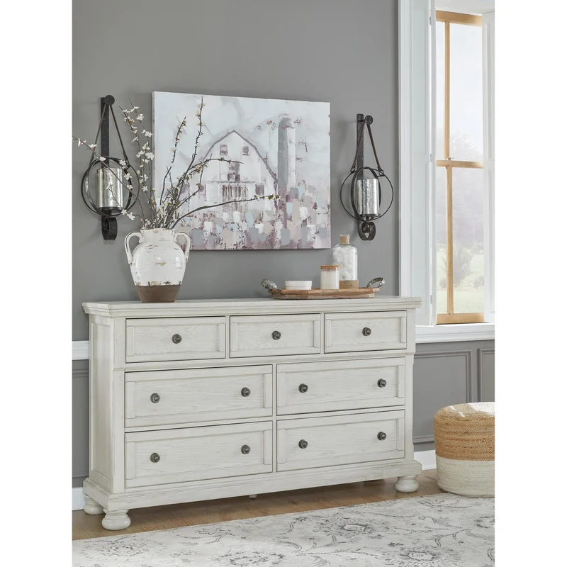 Signature Design by Ashley Robbinsdale B742-31 Dresser