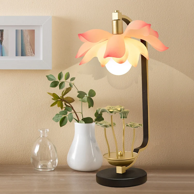 Traditional Chinese Lotus Leaf Round Resin Iron Ceramic 1-Light Table Lamp For Bedroom