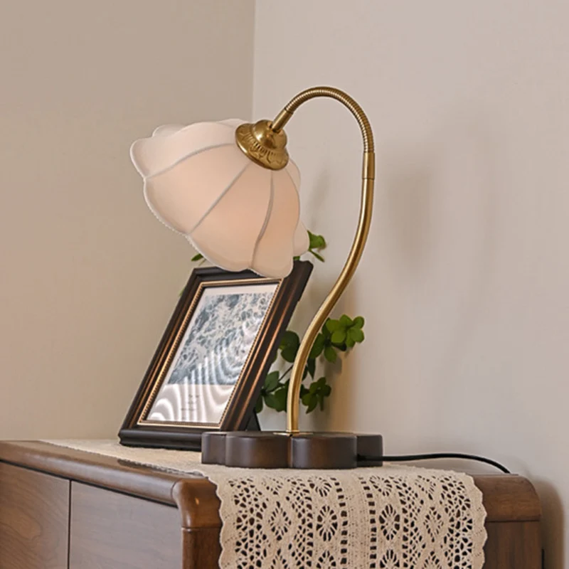 Traditional Vintage Flower Wood Copper Fabric 1-Light Table Lamp For Living Room