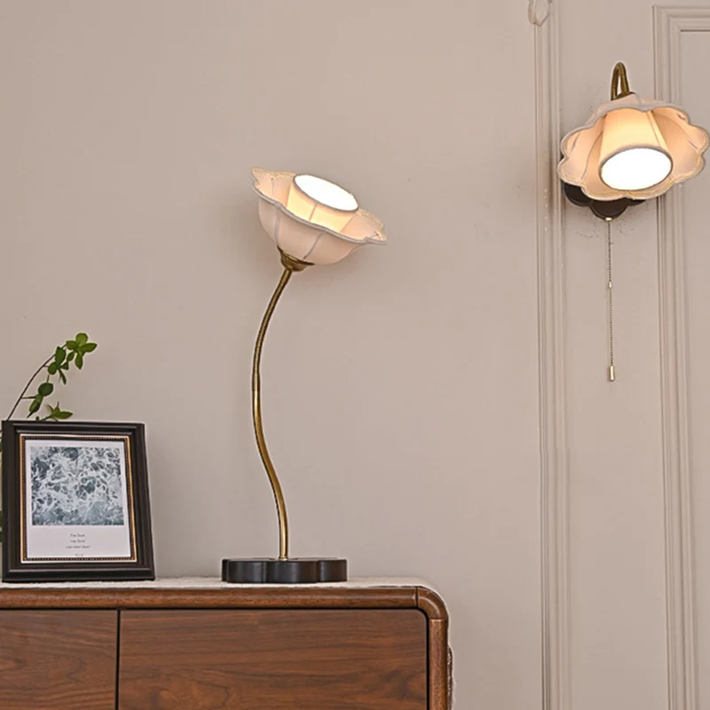 Traditional Vintage Flower Wood Copper Fabric 1-Light Table Lamp For Living Room