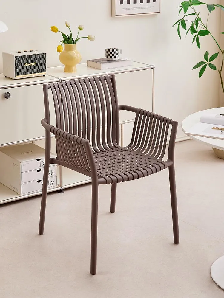 Silla Madrid con Brazos, Color Taupe, con Espaldar y Diseño Moderno