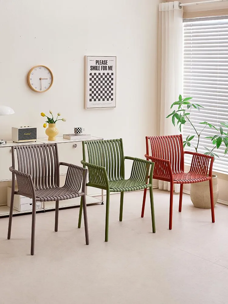 Silla Madrid con Brazos, Color Taupe, con Espaldar y Diseño Moderno