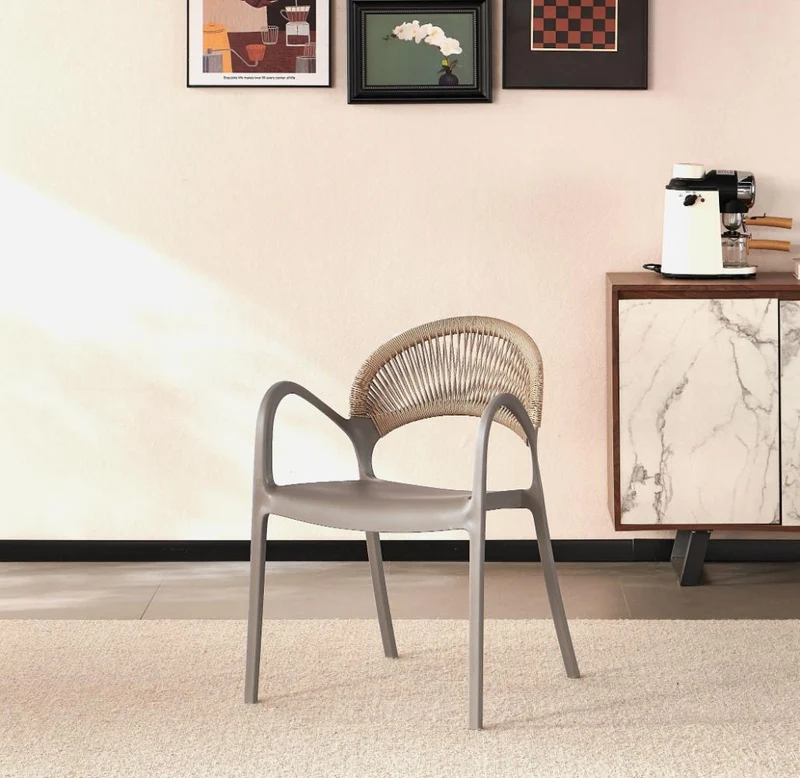 Silla Daytona, Taupe y Café Claro, con Espaldar, Reposa Brazos y Diseño Minimalista