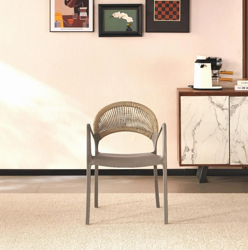 Silla Daytona, Taupe y Café Claro, con Espaldar, Reposa Brazos y Diseño Minimalista