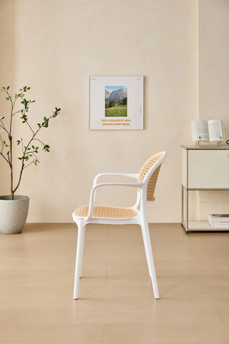 Silla con Brazos Nest, Color Blanco y Beige, con Espaldar y Asiento en Rejilla