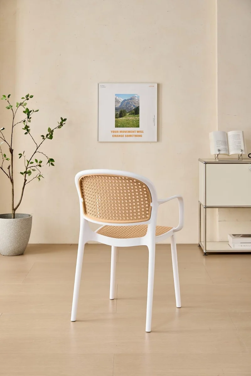Silla con Brazos Nest, Color Blanco y Beige, con Espaldar y Asiento en Rejilla