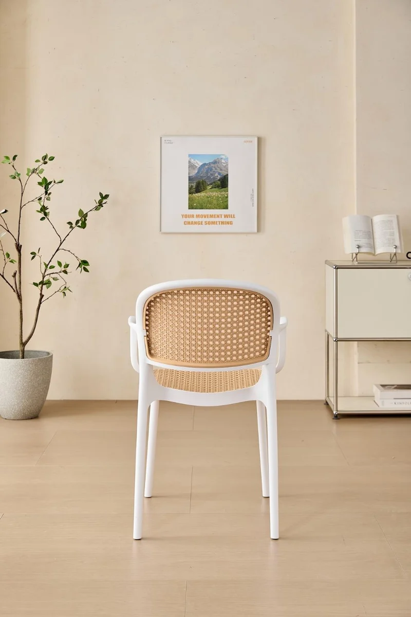 Silla con Brazos Nest, Color Blanco y Beige, con Espaldar y Asiento en Rejilla