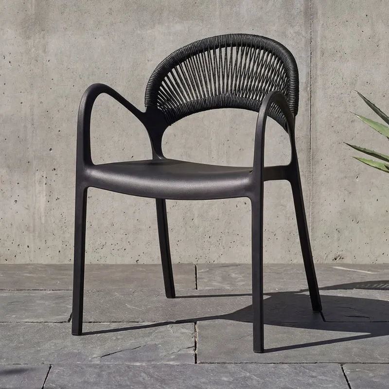 Silla Daytona, Negro, con Espaldar, Reposa Brazos y Diseño Minimalista