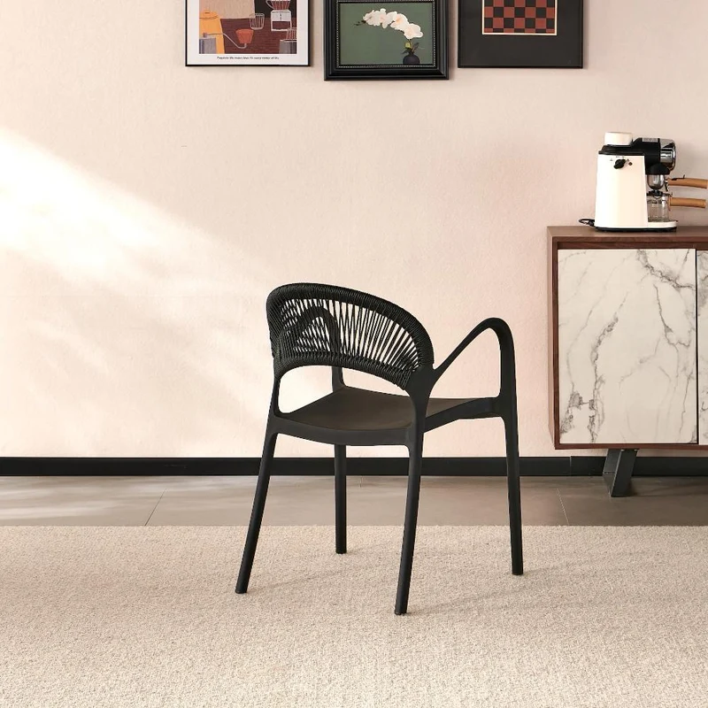 Silla Daytona, Negro, con Espaldar, Reposa Brazos y Diseño Minimalista